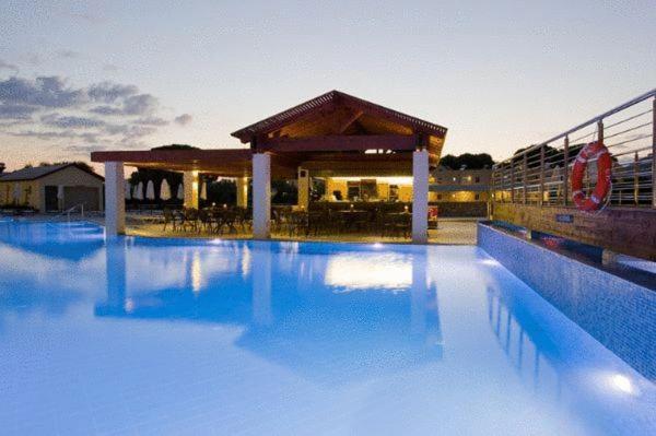 Island Blue Hotel Pefki  Bagian luar foto